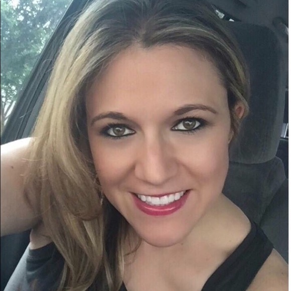 Meet your Posher, Ashley - Picture 1 of 1